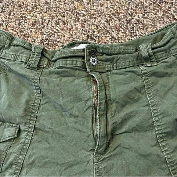Time and Tru Green Cargo Shorts Relaxed Fit - Picture 2 of 5